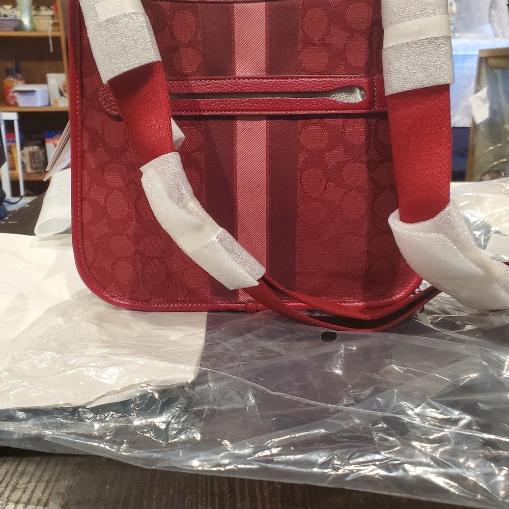 Coach - Picture 7 of 7